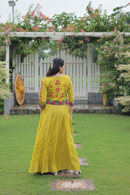 Lorenvalley Fashion Parotgreen Roman Silk with Attractive Gota-Patti Lace Lehenga Choli | Swadesiicart