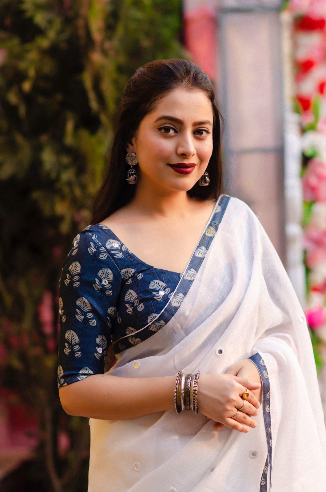 White Pure Linen Ethnic Motifs Saree with Unstitched Blouse - Hiral Fashion | Swadesiicart