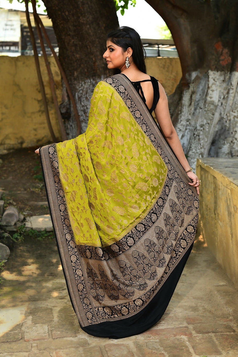 Joban Fashion Green Crepe Chiffon Pure Handloom Banarasi Silk Saree | Swadesiicart