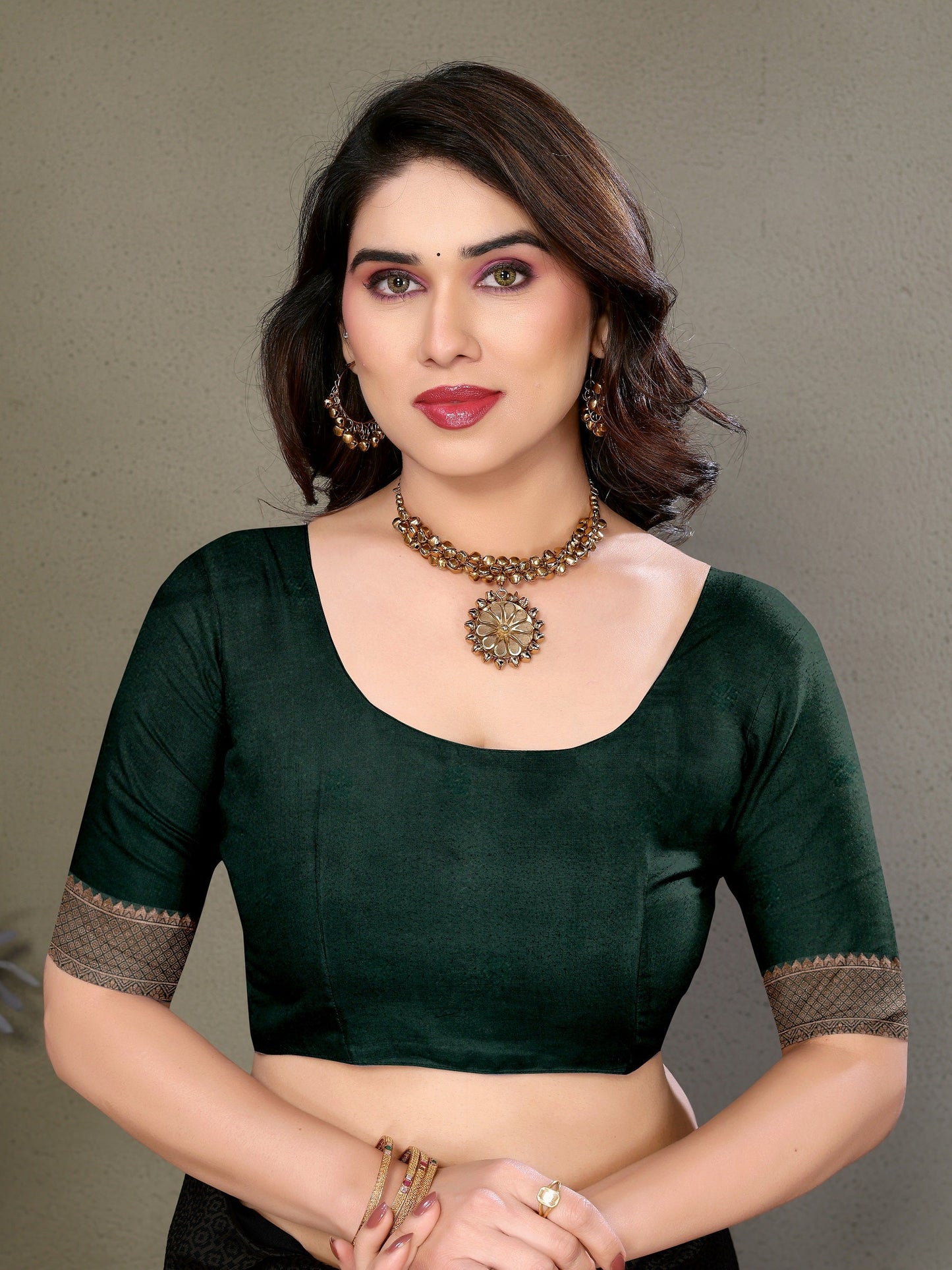 Vedant Vastram Litchi Silk Banarasi Silk Saree - Bottle Green | Swadesiicart