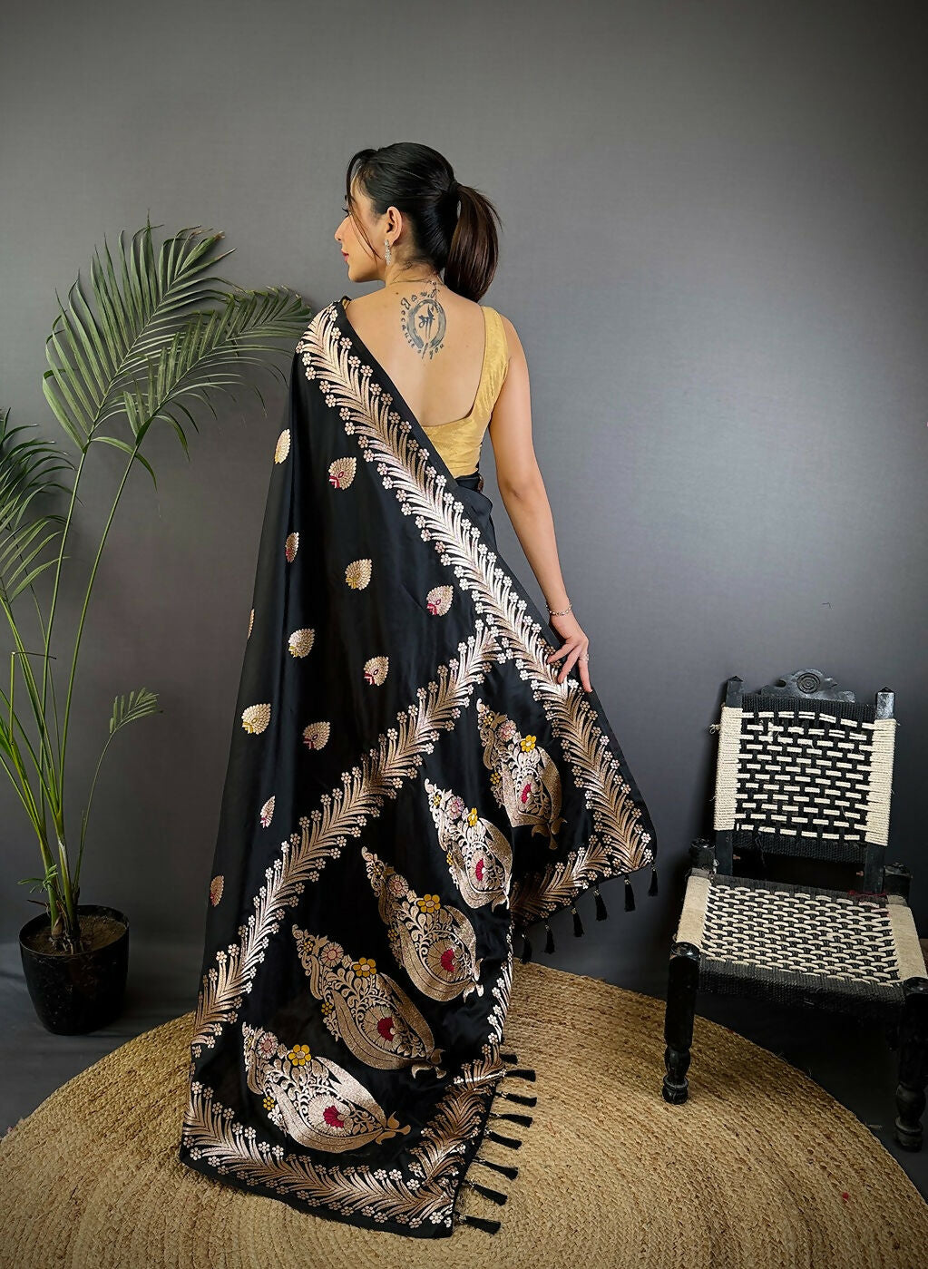 Joban Fashion Banarasi Black Woven Soft Silk Saree | Swadesiicart