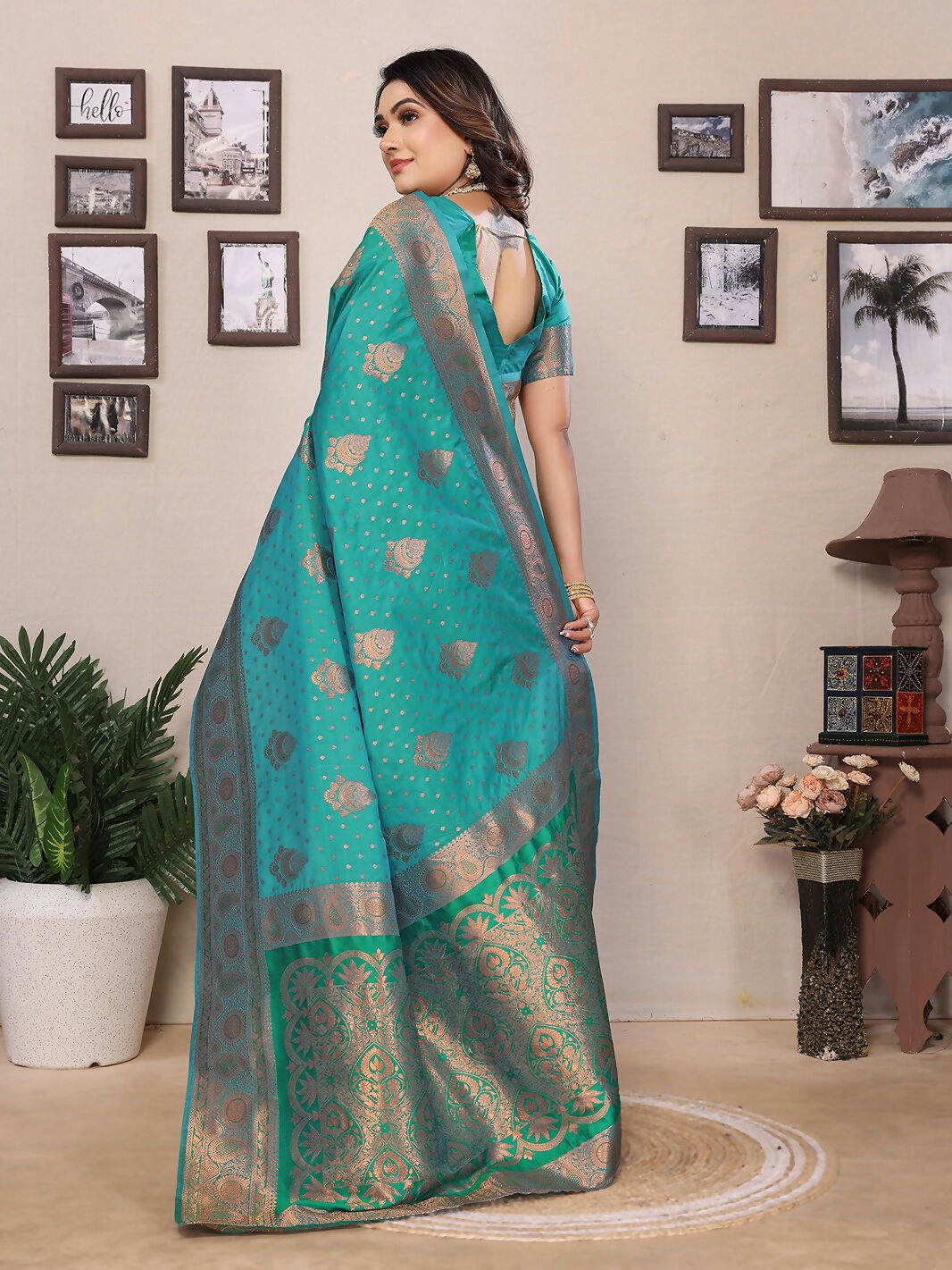 Joban Fashion Banarasi Light Green Woven Soft Silk Saree | Swadesiicart