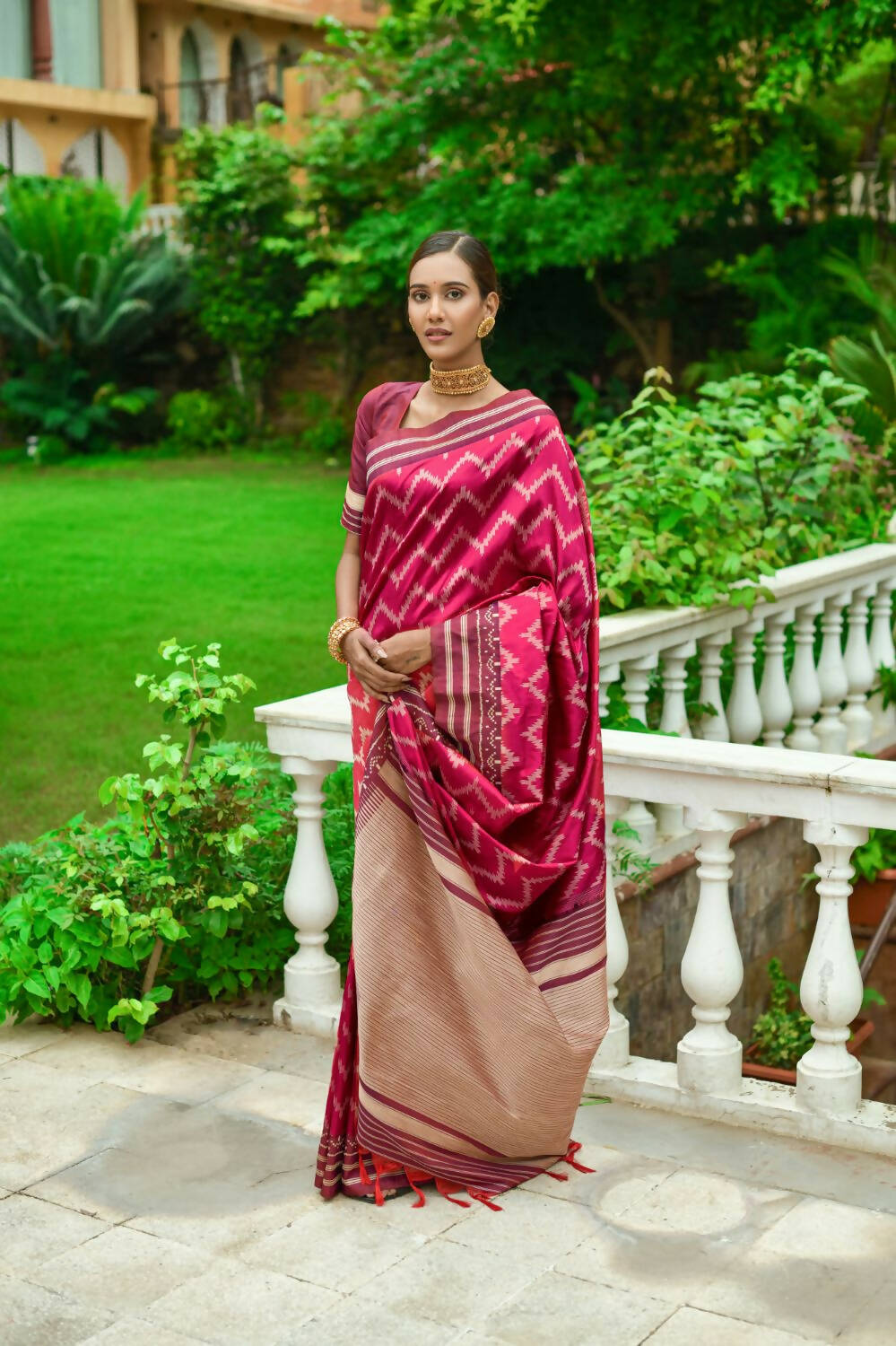 Vishnu Weaves Women's Pink Handloom Raw Silk Zari Woven Saree with Blouse - Swadesiicart