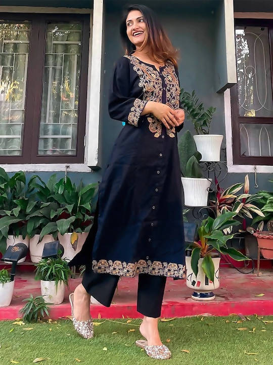 Anubhutee Navy Blue Yoke Design Straight Kurta | Swadesiicart
