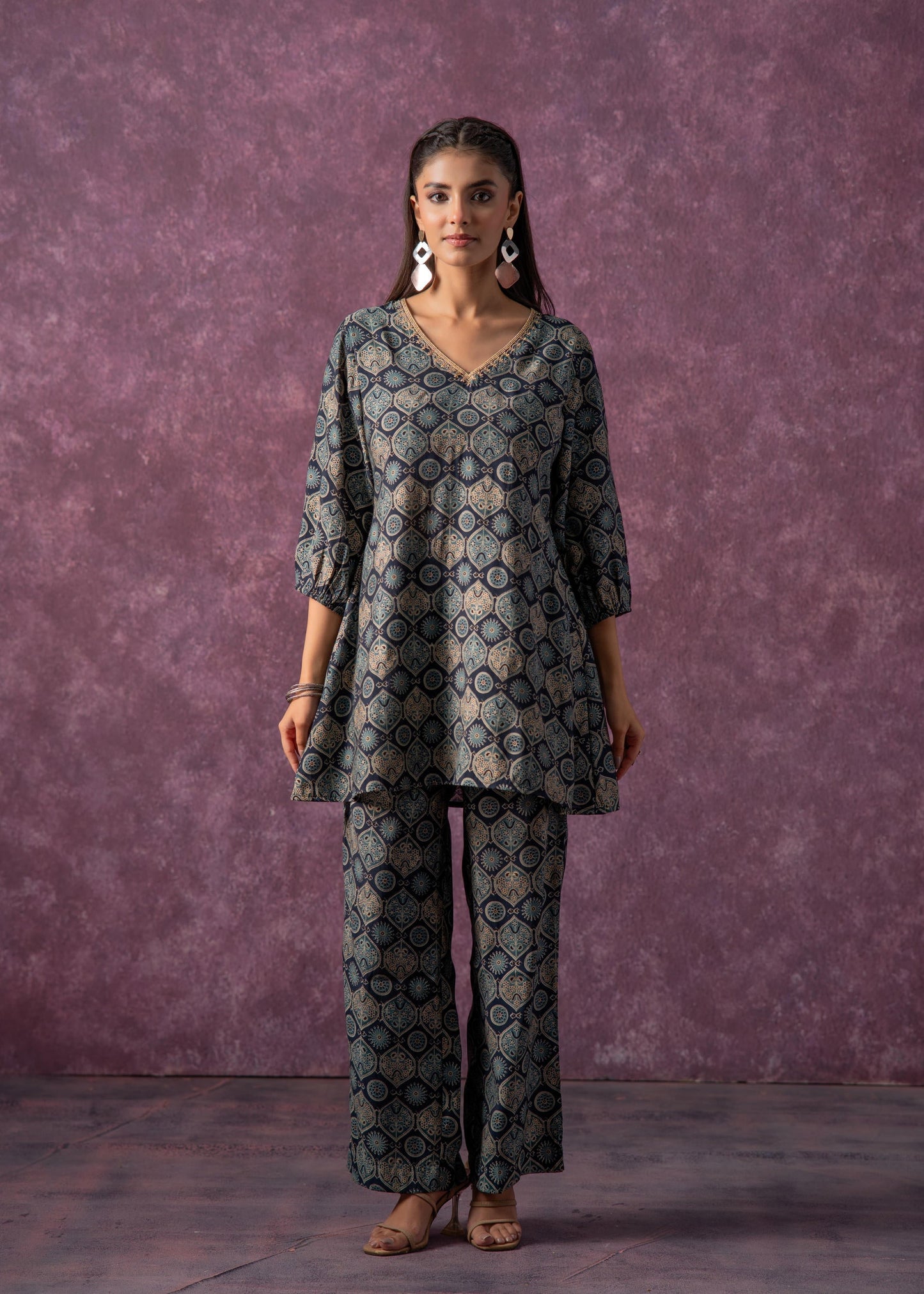 Juniper Women'S Green & Black Cotton Kurta & Pants Co-Ord Set With Ethnic Motifs And Zari Work - Swadesiicart