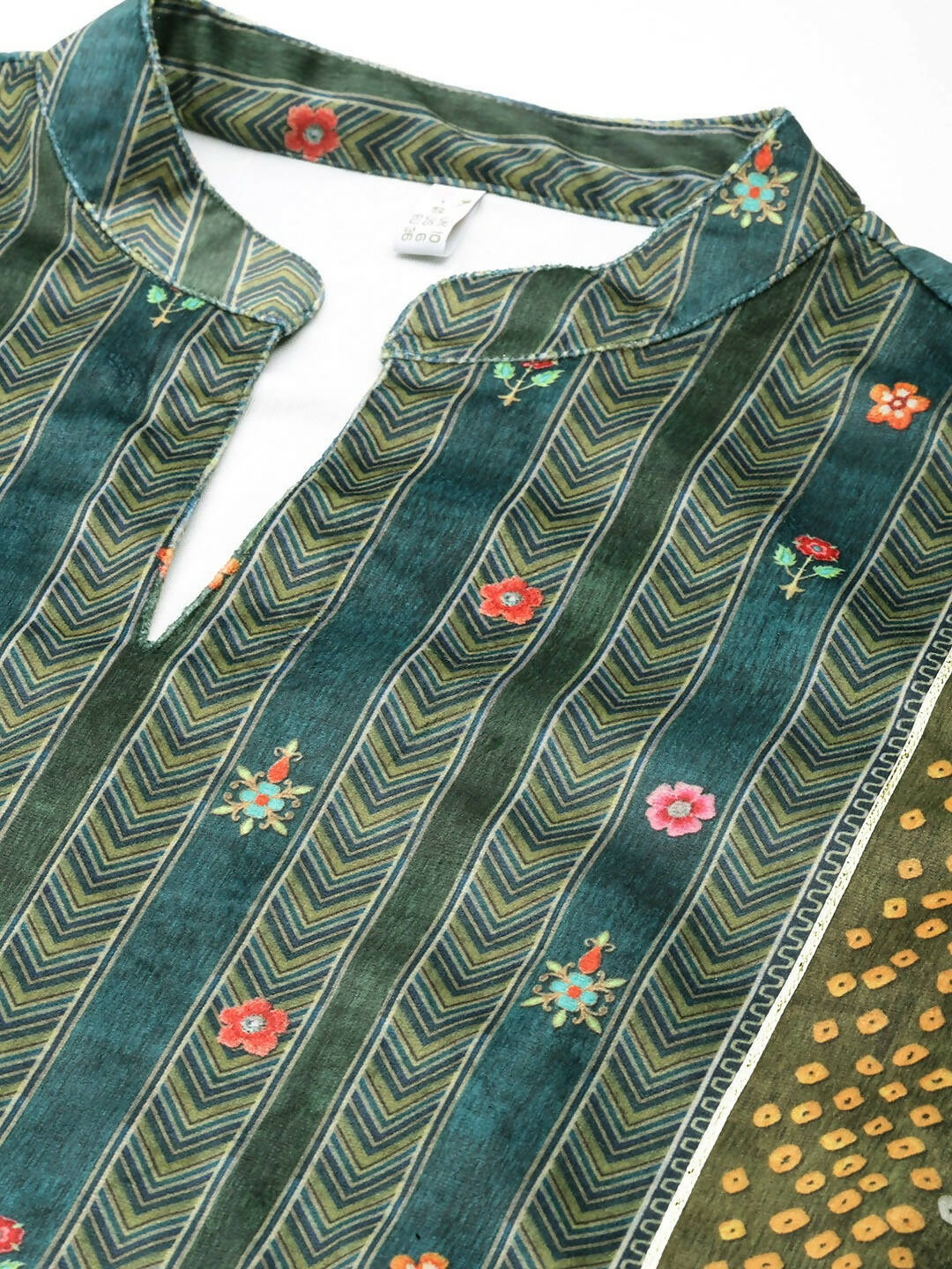 Ahalyaa Women Printed Gotta Patti Velvet Kurta - Green Color | Swadesiicart