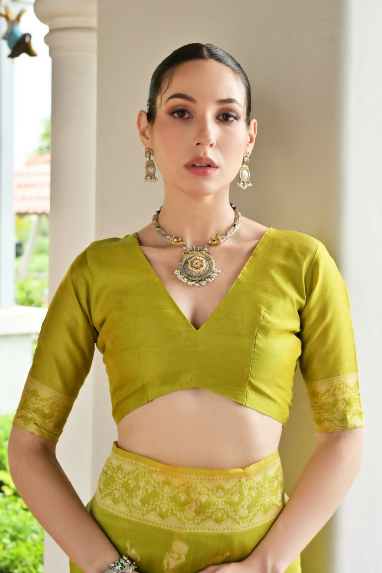 Vishnu Weaves Women's Mahendi Handloom Raw Silk Thread Weaving Saree with Blouse - Swadesiicart