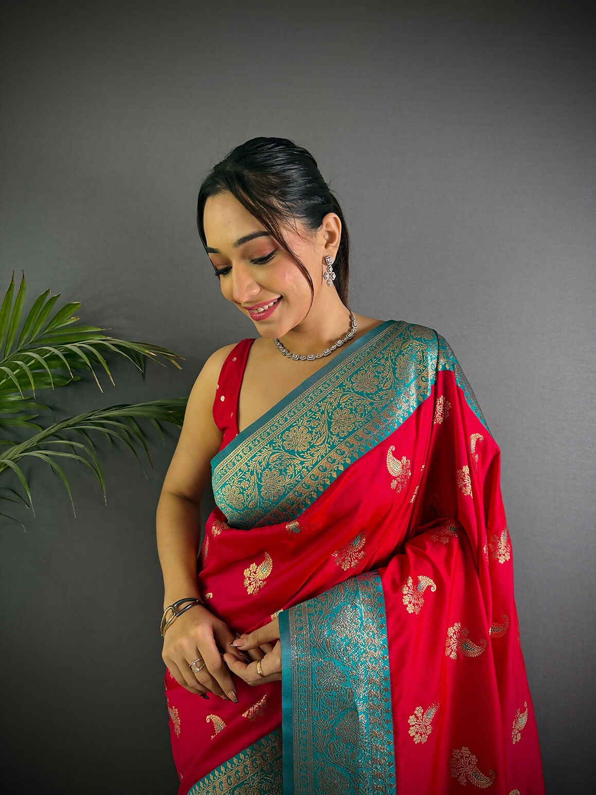 Joban Fashion Banarasi Red Woven Butti Soft Silk Saree | Swadesiicart