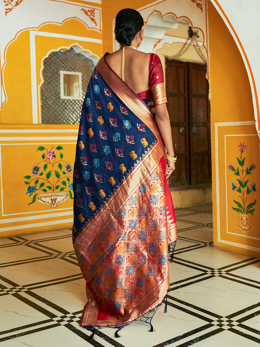 Janasya Navy Blue Cotton Silk Woven Ethnic Motifs Patola Saree | Swadesiicart