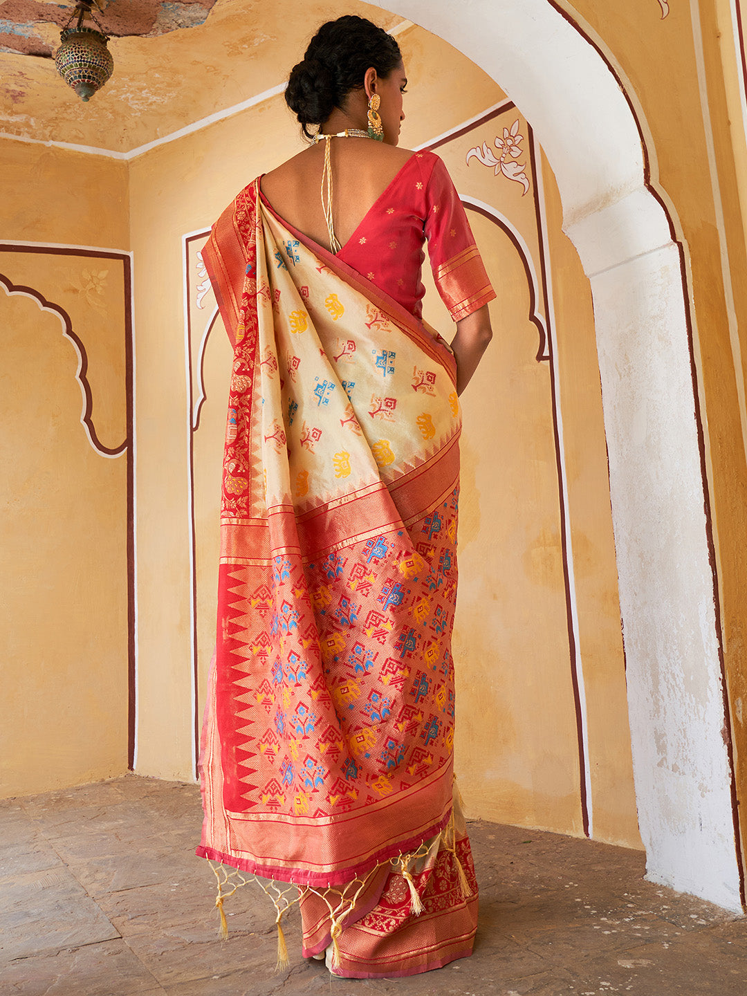 Janasya Beige Cotton Silk Woven Design Patola Saree | Swadesiicart