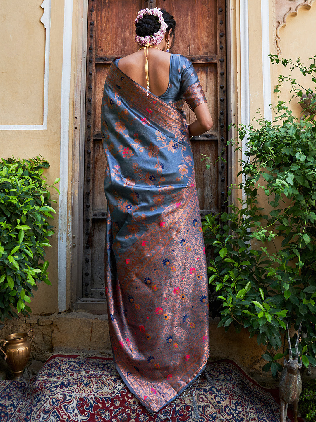 Janasya Grey Banarasi Silk Woven Dual Tone Floral Design Banarasi Silk Saree | Swadesiicart