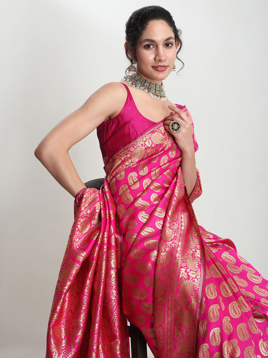 Janasya Pink Silk Blend Paisley Jacquard Saree | Swadesiicart