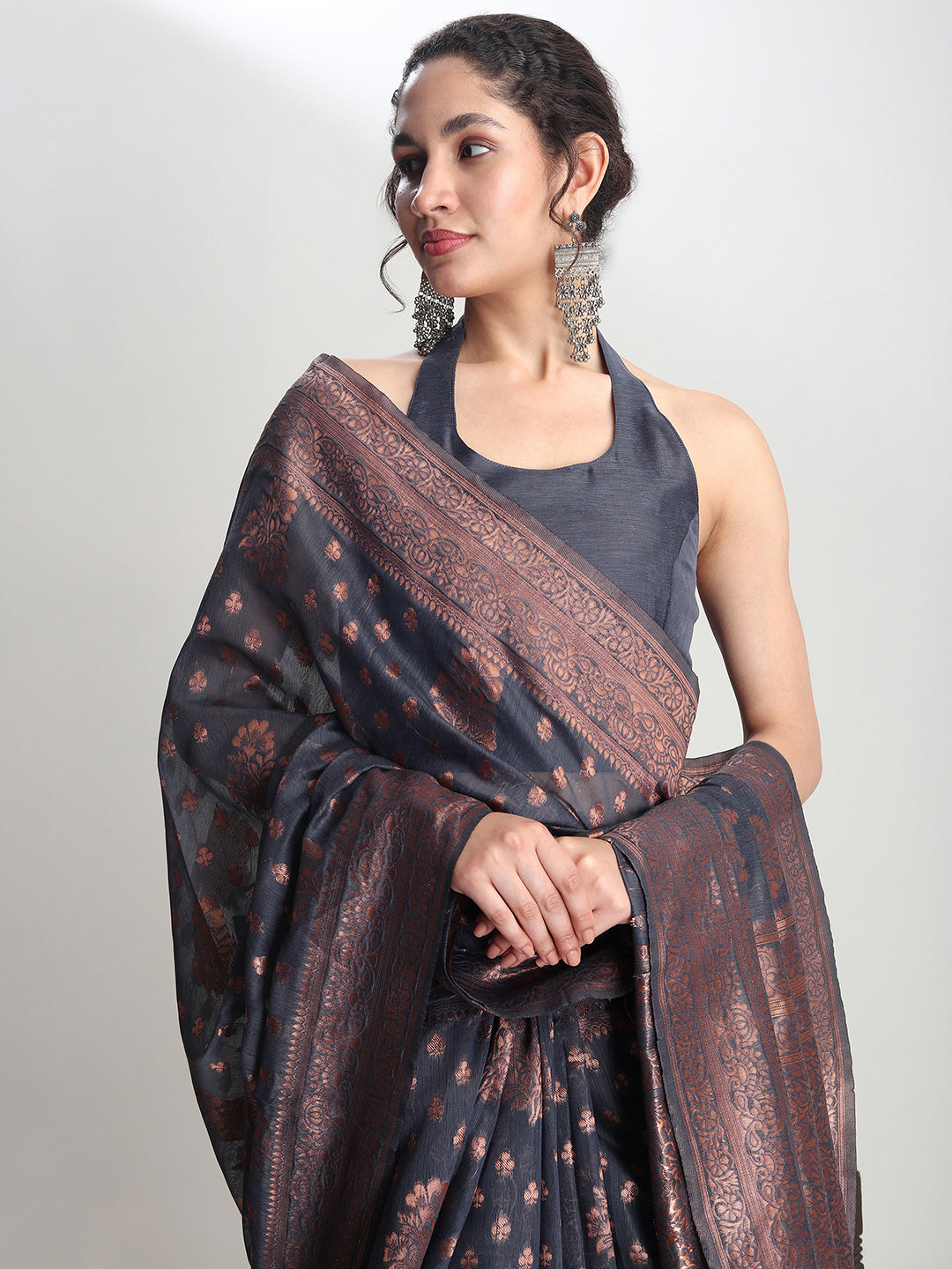 Janasya Grey Silk Blend Floral Jacquard Saree | Swadesiicart