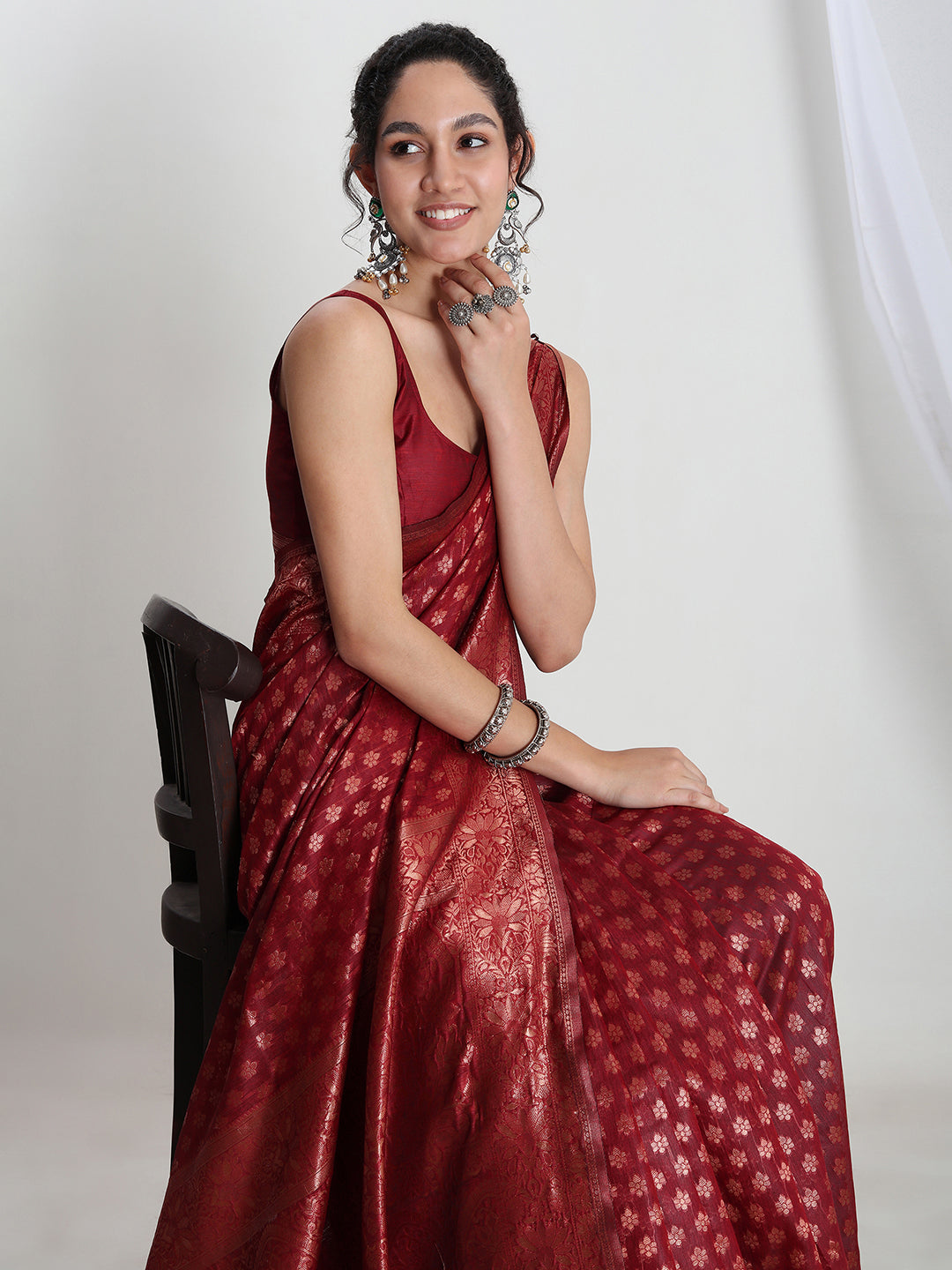 Janasya Red Silk Blend Floral Jacquard Saree | Swadesiicart
