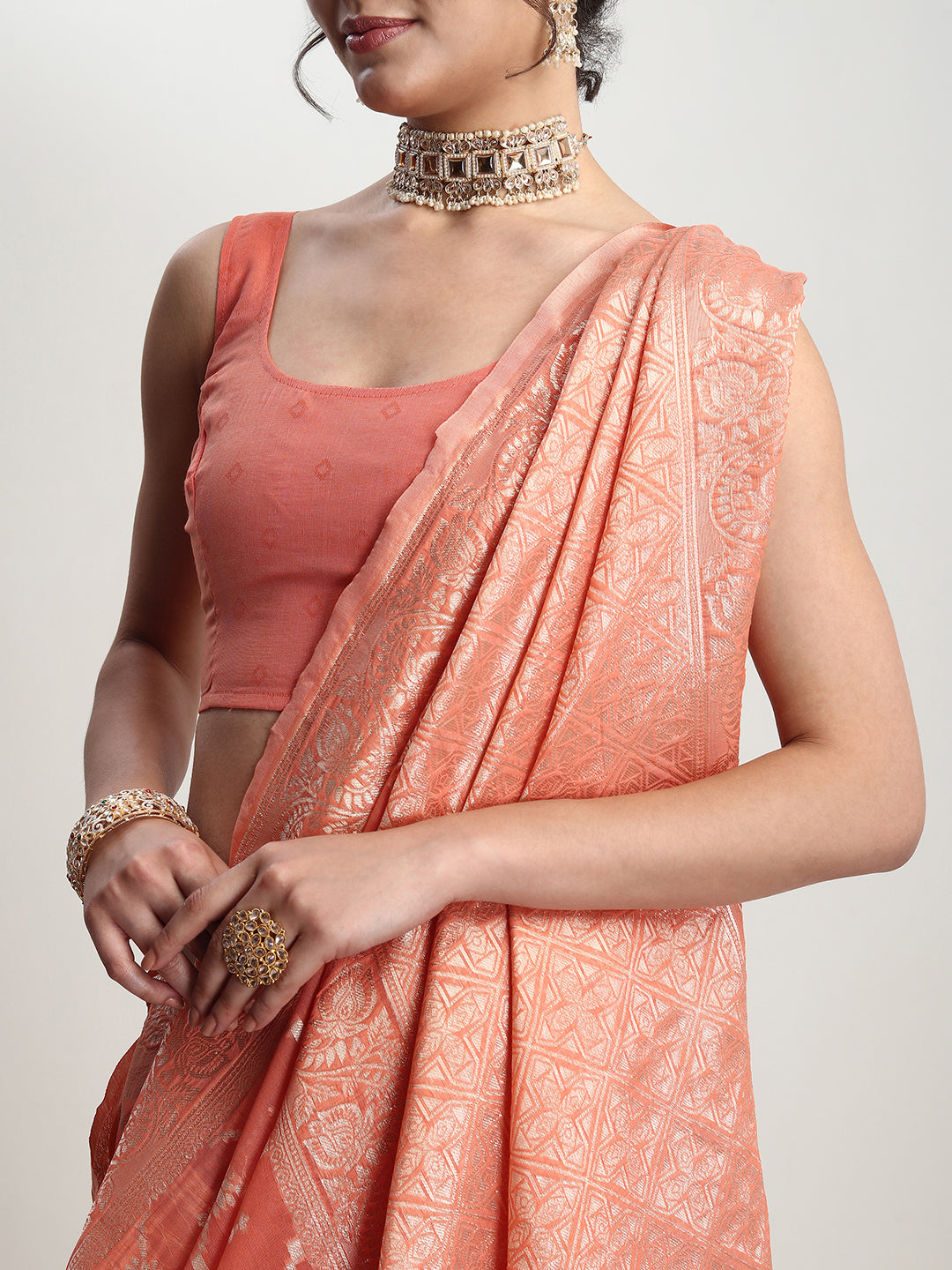 Janasya Peach Silk Blend Geometric Jacquard Saree | Swadesiicart