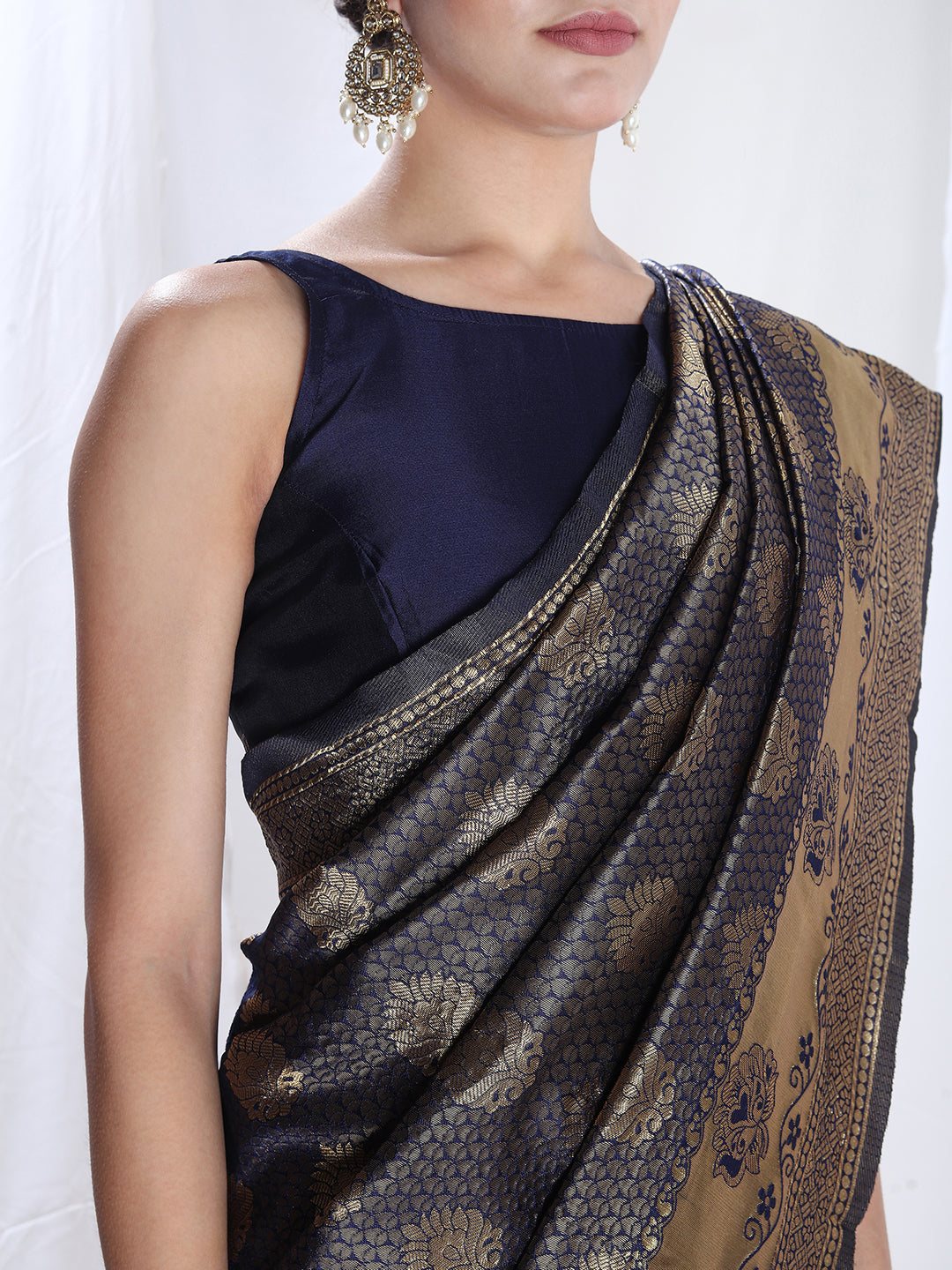 Janasya Navy Blue Silk Blend Ethnic Motifs Jacquard Saree | Swadesiicart