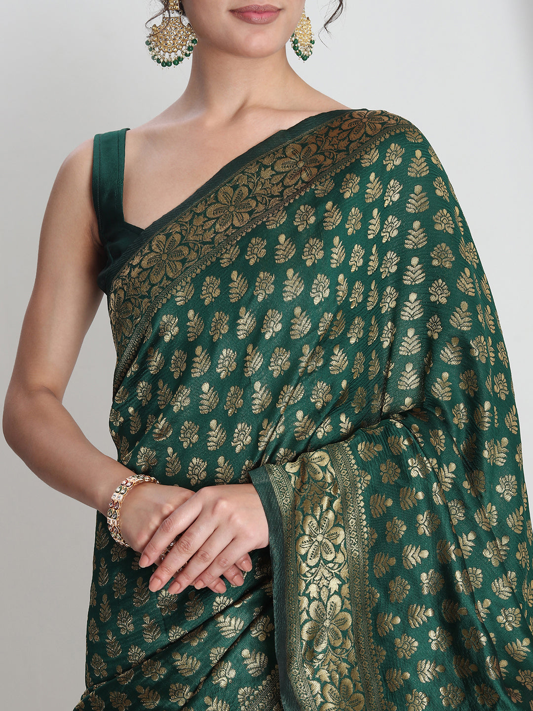 Janasya Dark Green Silk Blend Floral Jacquard Saree | Swadesiicart
