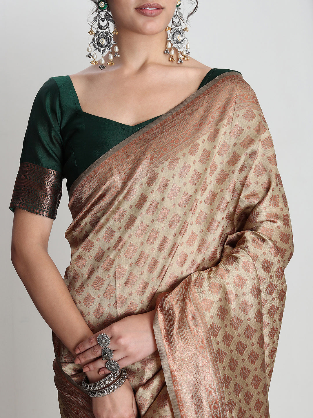 Janasya Beige Silk Blend Ethnic Motifs Jacquard Saree | Swadesiicart