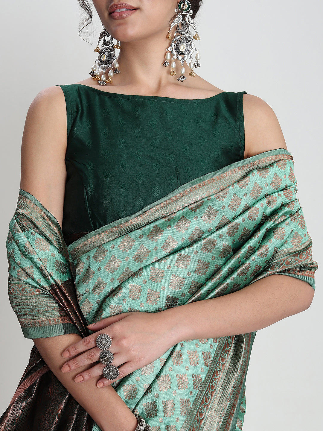 Janasya Light Green Silk Blend Ethnic Motifs Jacquard Saree | Swadesiicart