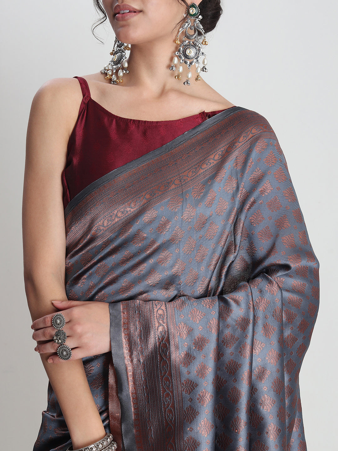 Janasya Grey Silk Blend Ethnic Motifs Jacquard Saree | Swadesiicart