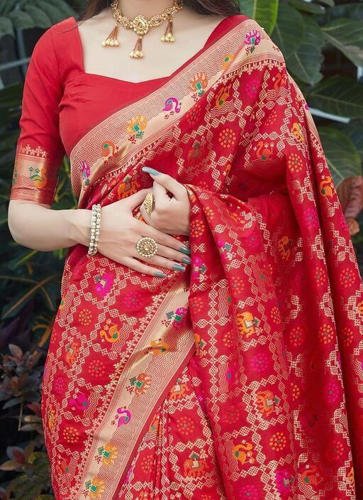 NOZ2TOZ Women Banarasi Silk Woven Saree With Blouse Piece - Maroon | Swadesiicart