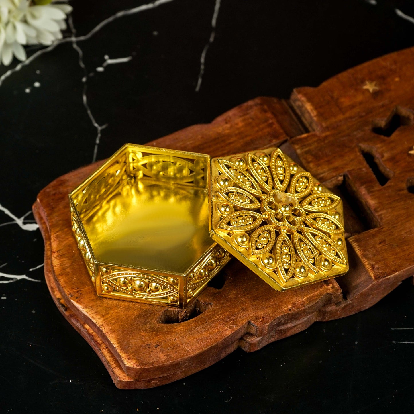 Sri Rudra Gold Fancy Heaxgon Box (EAN Code 8906101491872) - Swadesiicart