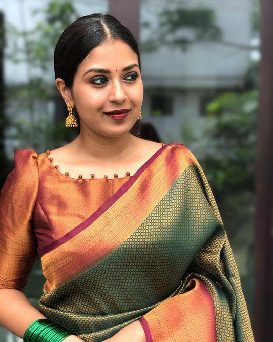 Vamika Weaving Banarasi Jacquard Green Kanjivaram Saree | Swadesiicart