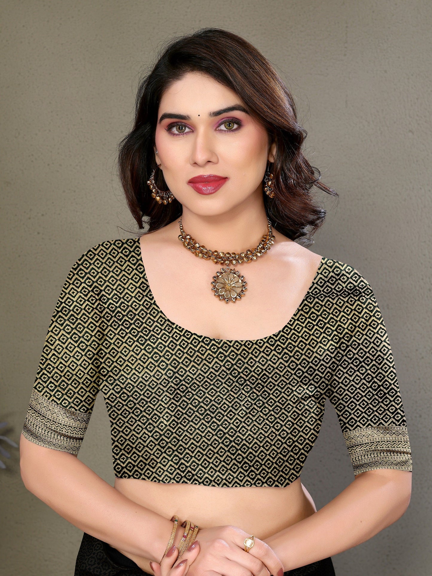 Vedant Vastram Litchi Silk Banarasi Silk Saree - Bottle Green | Swadesiicart