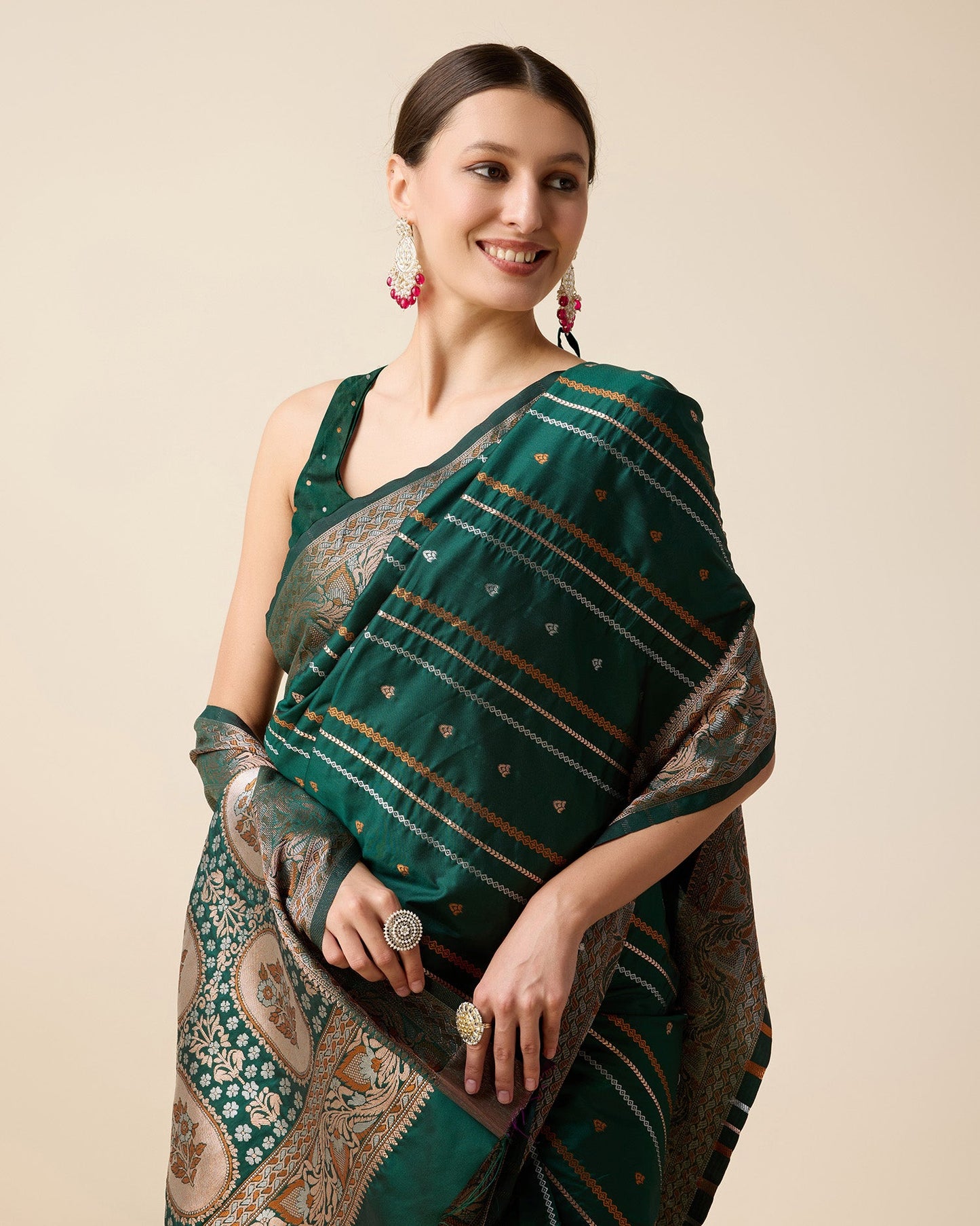 Vedant Vastram Soft Litchi Silk Banarasi Silk Saree - Green | Swadesiicart