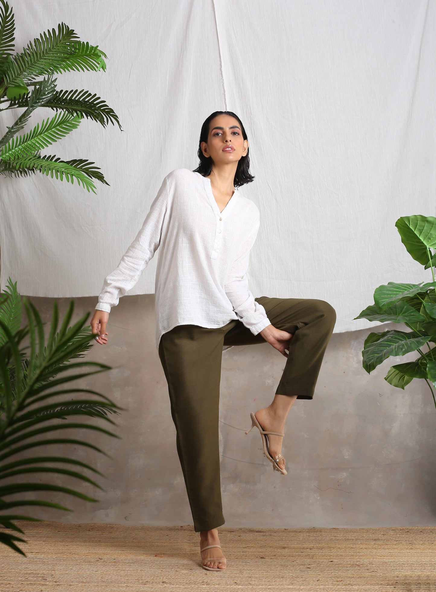 trueBrowns Cotton Linen Dark Green Pant | Swadesiicart