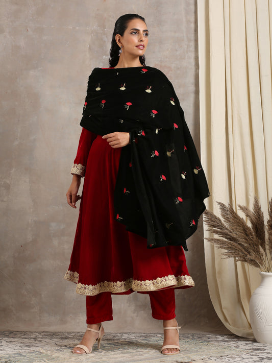trueBrowns Black Velvet Embroidered Shawl | Swadesiicart
