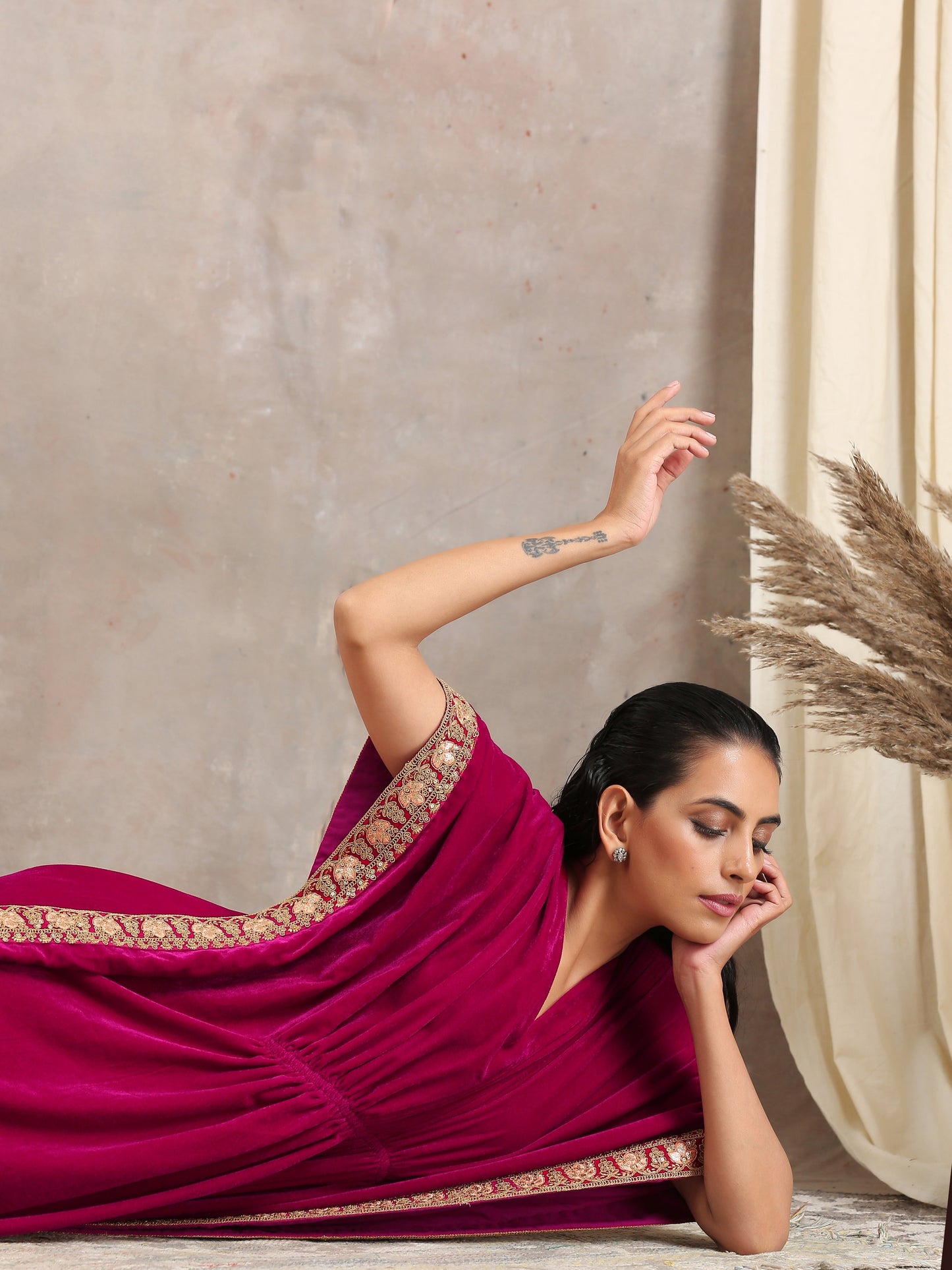 trueBrowns Pink Velvet Lace Kaftan | Swadesiicart