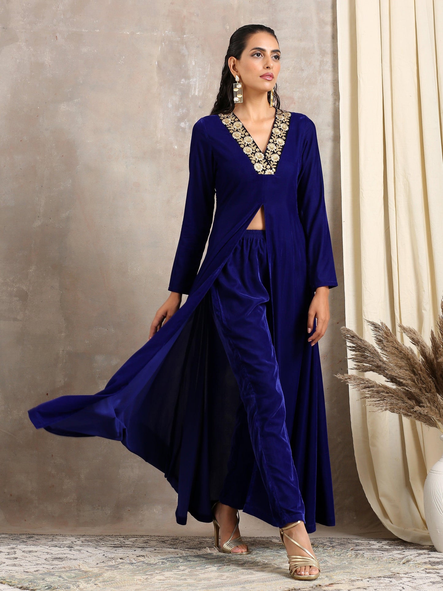 trueBrowns Blue Velvet Front Slit Kurta | Swadesiicart