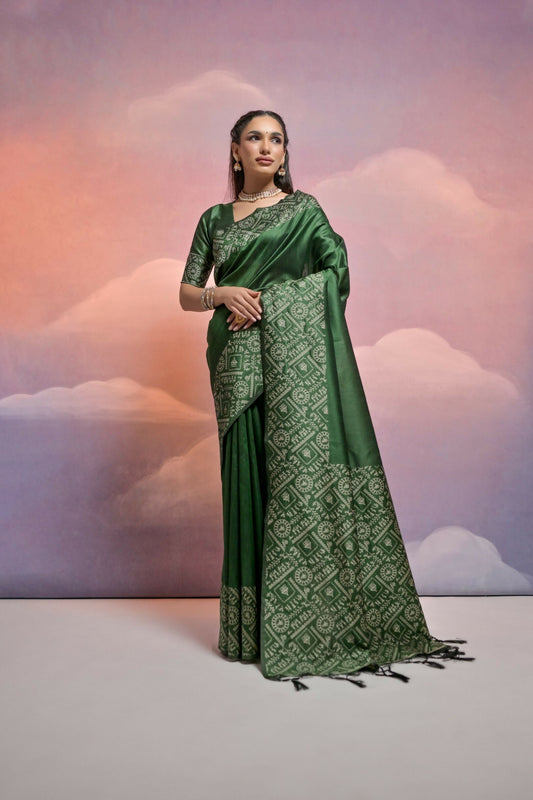 Vishnu Weaves Women's Green Handloom Raw Silk Woven Border Saree with Blouse - Swadesiicart