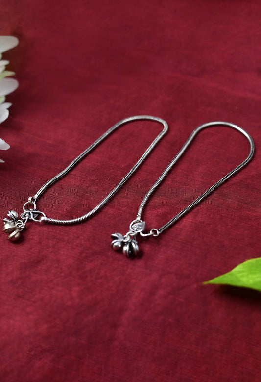 Mominos Fashion Kamal Johar Oxidised Silver Simple Anklets | Swadesiicart