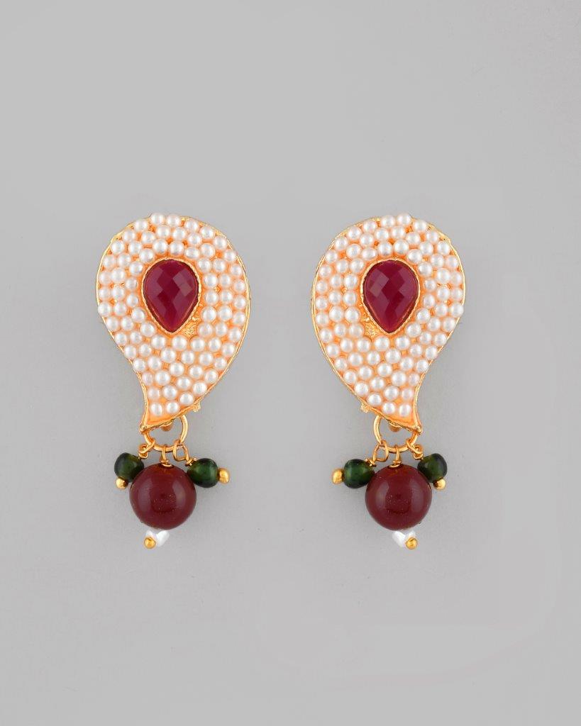 VOJ Gold-Polished Kundan Studsed And Beaded Necklace and Earring Set - Swadesiicart