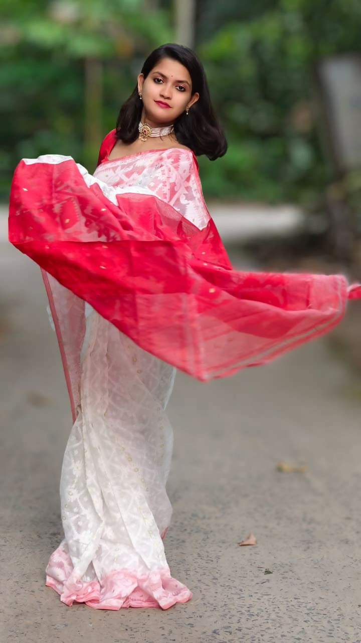 Exclusive Collection White Red White Red Jamdani Saree - Swadesiicart