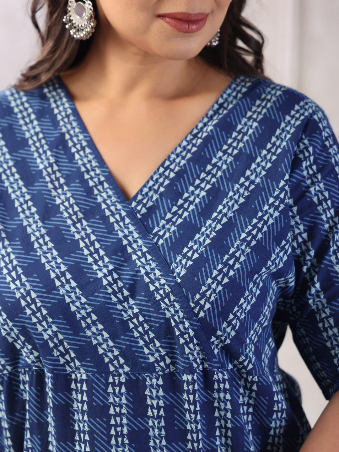 Janasya Dark Cotton Geometric Straight Kurta - Swadesiicart