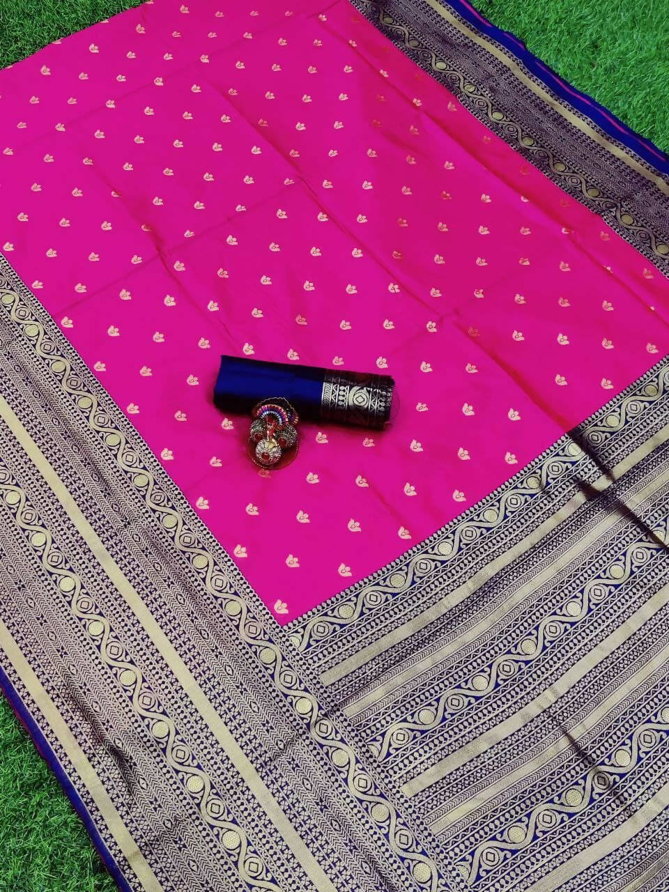 DEIANA'S Beautiful Designer Golden zari Soft Lichi Silk Saree - Pink - Swadesiicart