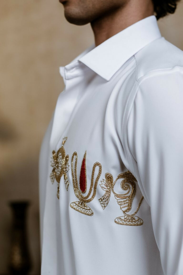 British White Kanaka Murti Shirt By Hilo Design | Swadesiicart