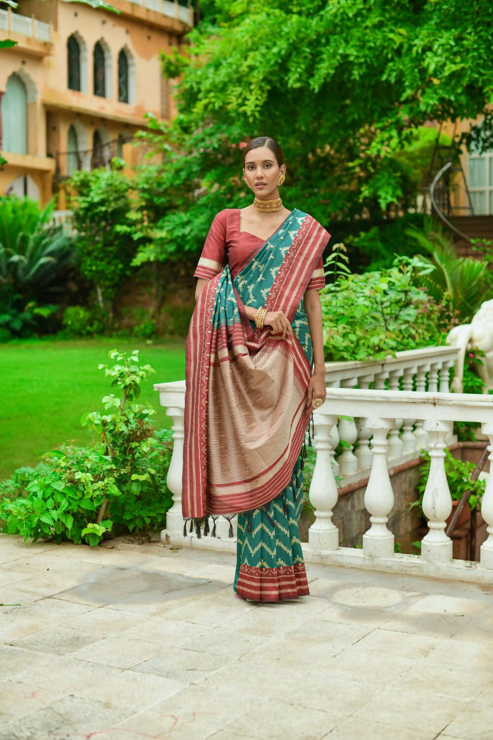 Vishnu Weaves Women's Teal Handloom Raw Silk Zari Woven Saree with Blouse - Swadesiicart