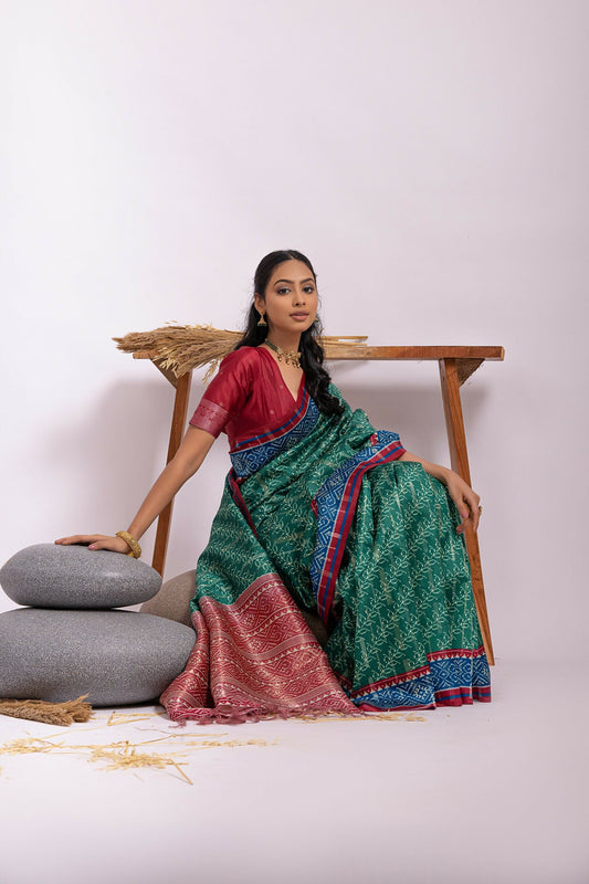 Vishnu Weaves Women's Green Soft Tussar Silk Zari Woven Saree with Blouse - Swadesiicart