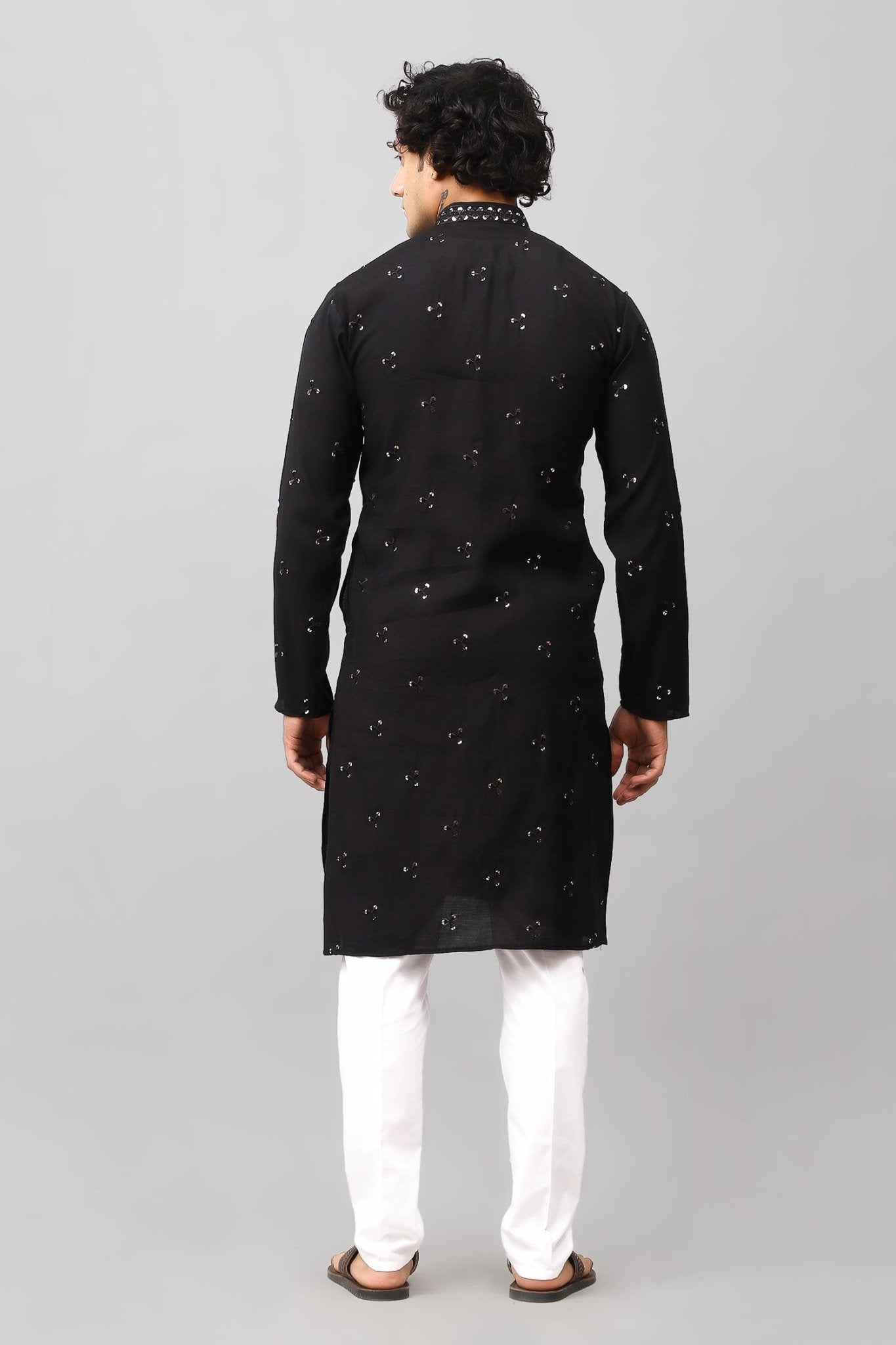 Bluesaanchi Men's Black Kurta Set with Embroidery Motif | Swadesiicart