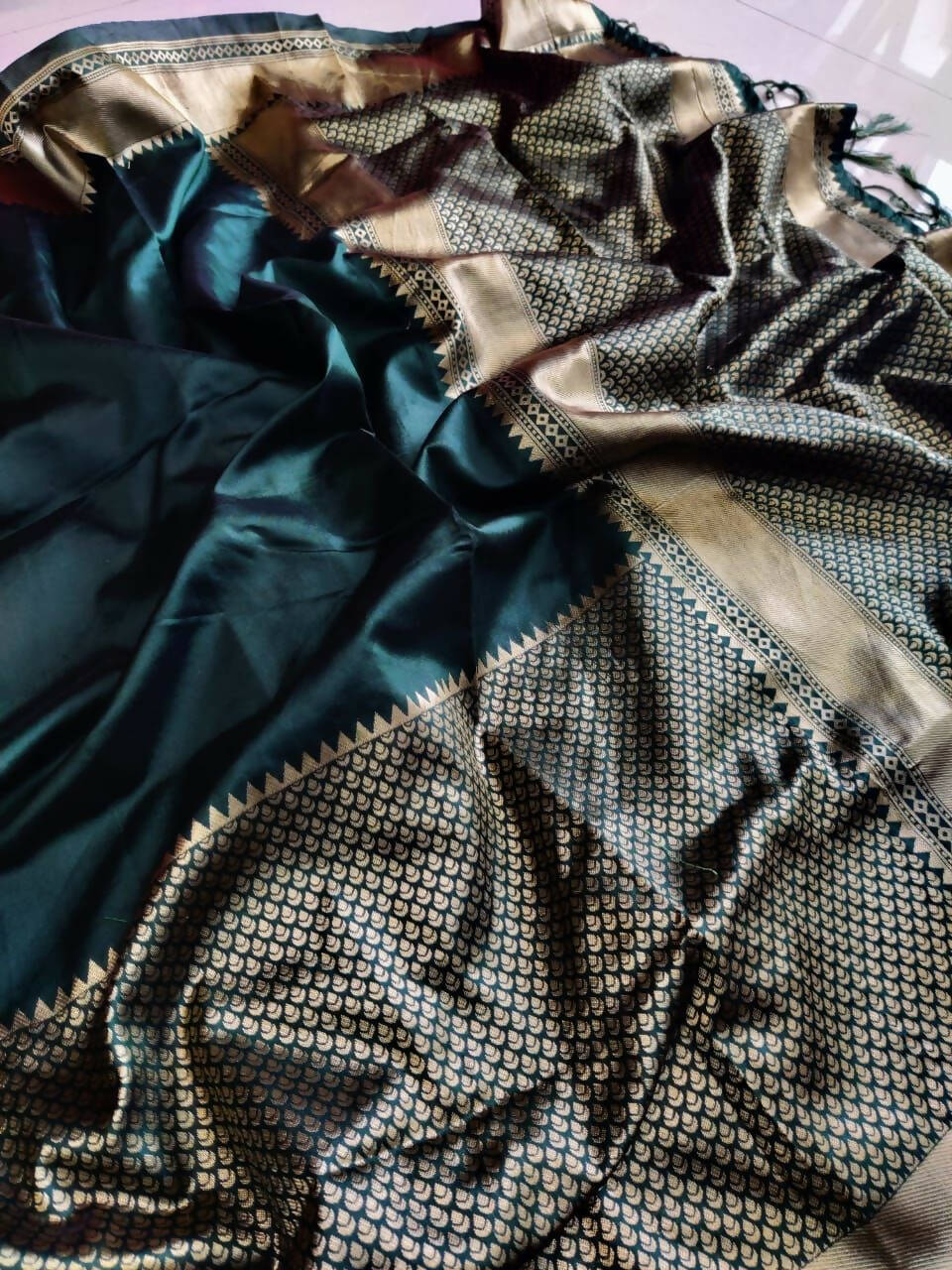 DEIANA'S Beautiful Designer Golden zari Soft Lichi Silk Saree - Navy Blue - Swadesiicart