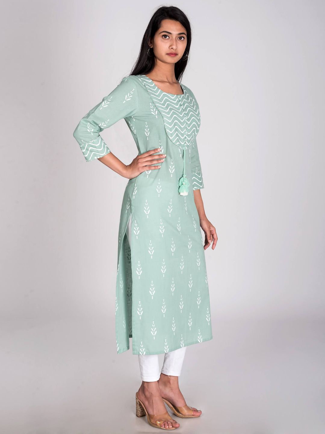 Swasti Women Green & jet stream Geometric Embellished Cold-Shoulder Sleeves Chikankari Floral Kurta | Swadesiicart