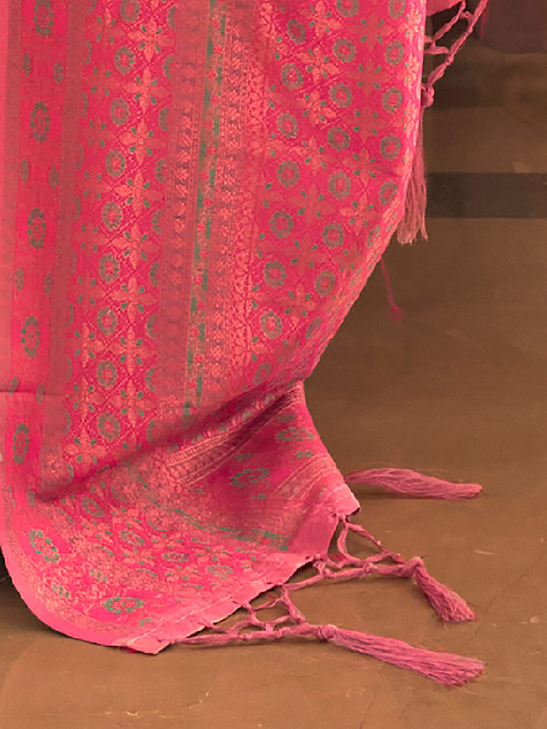 Mitera Ethnic Motifs Woven Design Zari Silk Blend Banarasi Saree | Swadesiicart