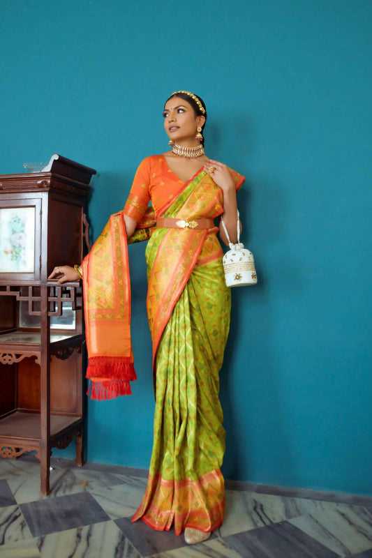 Vishnu Weaves Women's Parrot Green Patola Banarasi Silk Meenakari Zari Woven Saree with Blouse - Swadesiicart