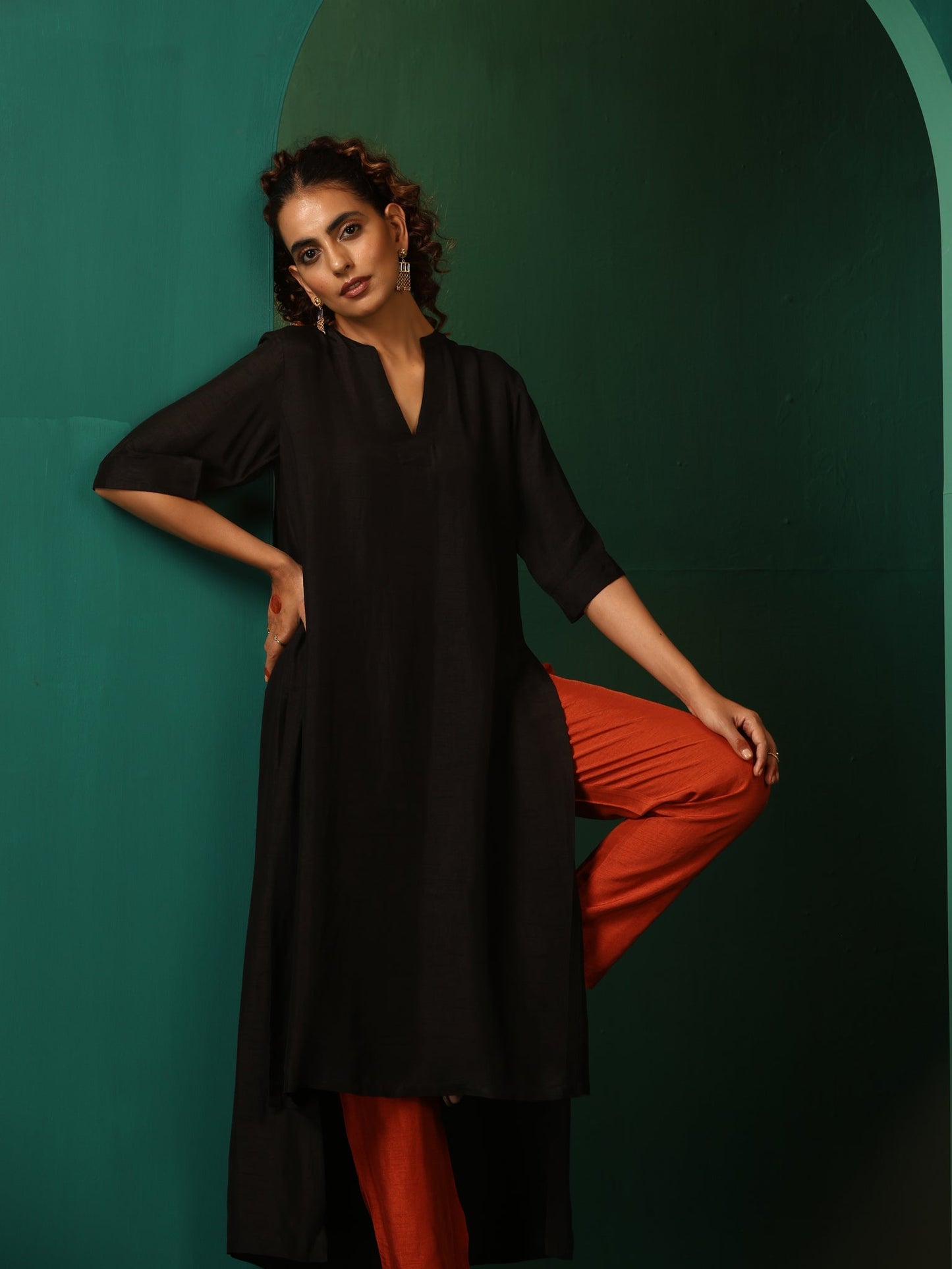 trueBrowns Black Silk High Low Kurta Pant Set | Swadesiicart