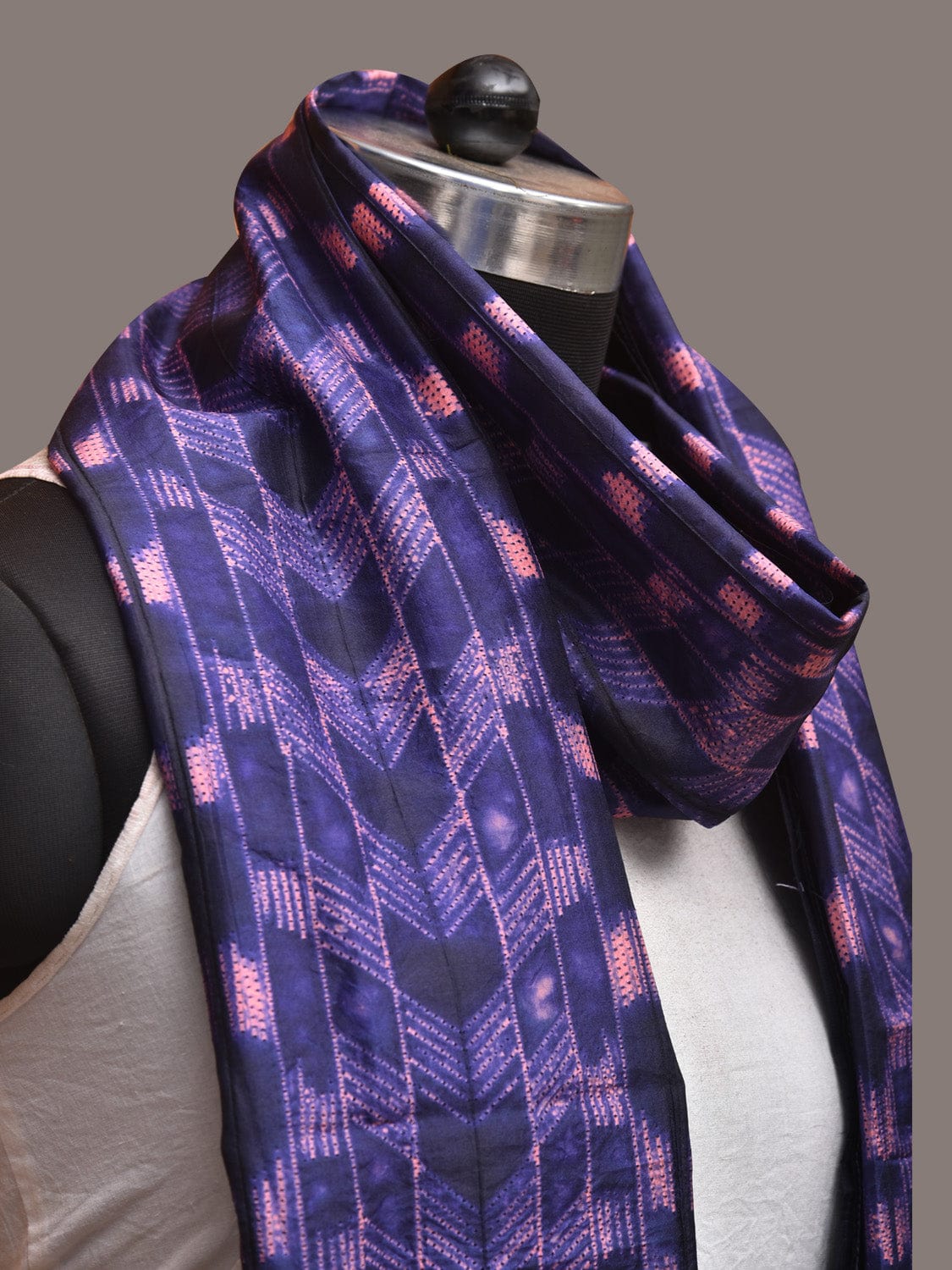 Dark Blue and Pink Shibori Silk Handloom Stole with Zig-Zag Design - Global Threads | Swadesiicart