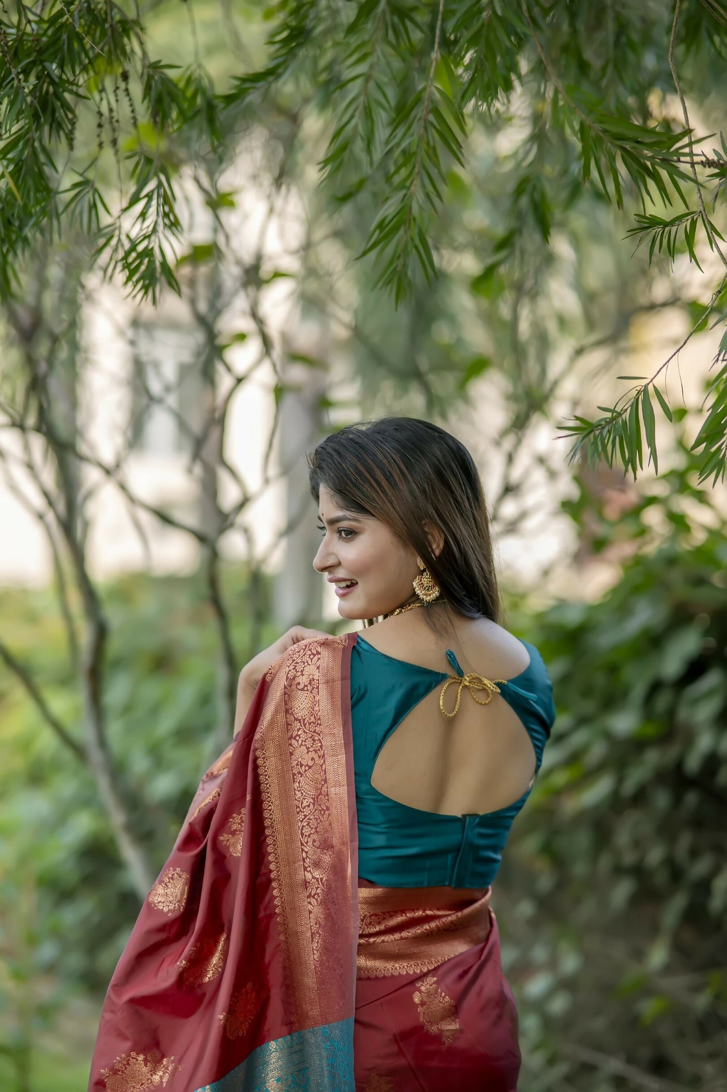 Vishnu Weaves Women's Maroon Banarasi Silk Saree with Blouse - Swadesiicart